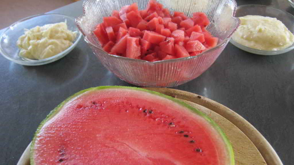 Grießpudding mit Wassermelone