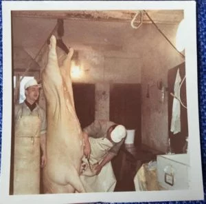 Schlachtetag - Fleisch bearbeiten