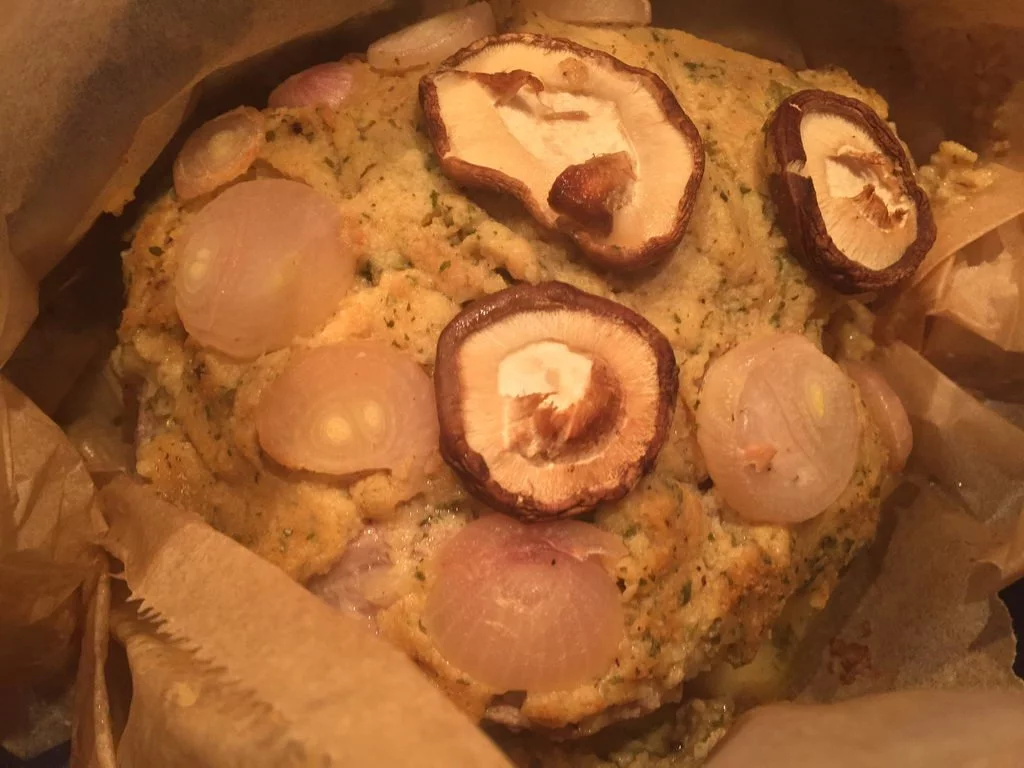 Senf-Kräuter-Krustenbraten mit Kartoffelgratin und Bohnen | Peters Blog