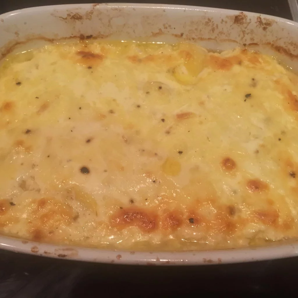 Senf-Kräuter-Krustenbraten mit Kartoffelgratin und Bohnen | Peters Blog