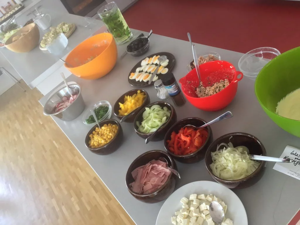 Salatbuffet - Kochgruppe mit langwieriger Entscheidungsfindung