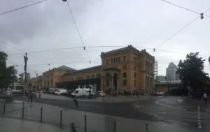 Morgens am Bahnhof Hannover - Regen