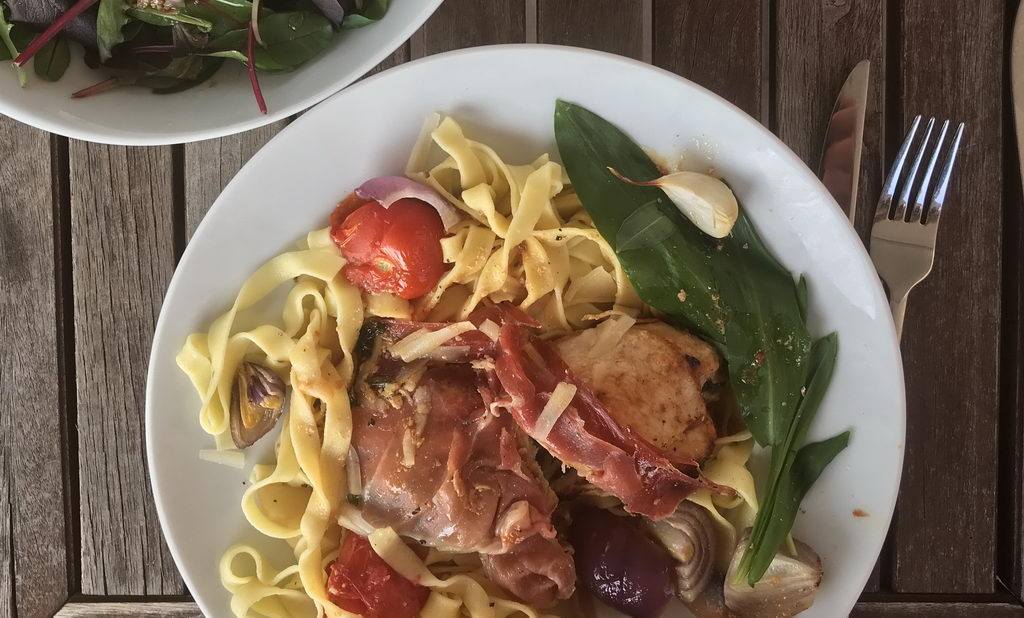 Rezept Poularde mit Ricotta-Bärlauch-Tomate und Tagliatelle | Peters Blog