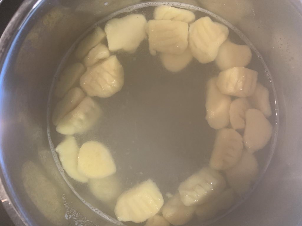 Kartoffel-Gnocchi - in reichlich Salzwasser