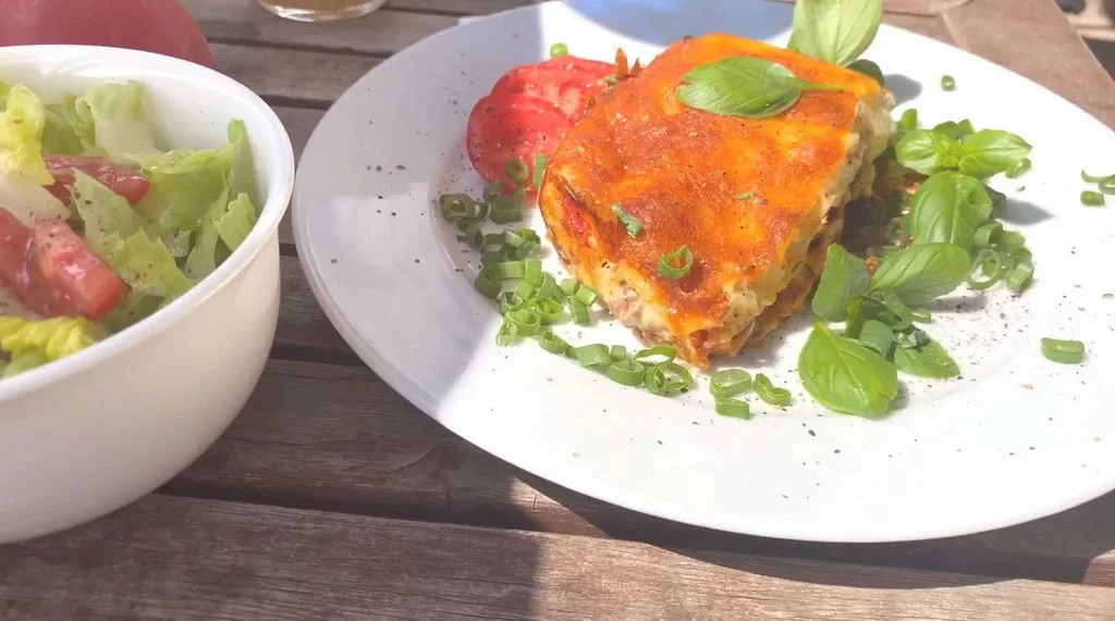 Lasagne mit Basilikum - Salat dazu