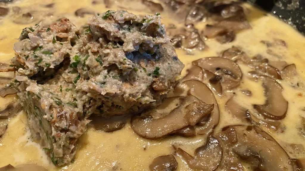Pilz-Gnocchi mit Champignon-Rahmsauce - Pilze und Pilzfarce