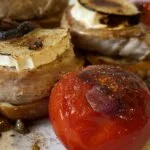 01-07 Schweinefilet mit Ziegenkaese ueberbacken - Roestzwiebeln - Mischpilze - geb Tomate 2