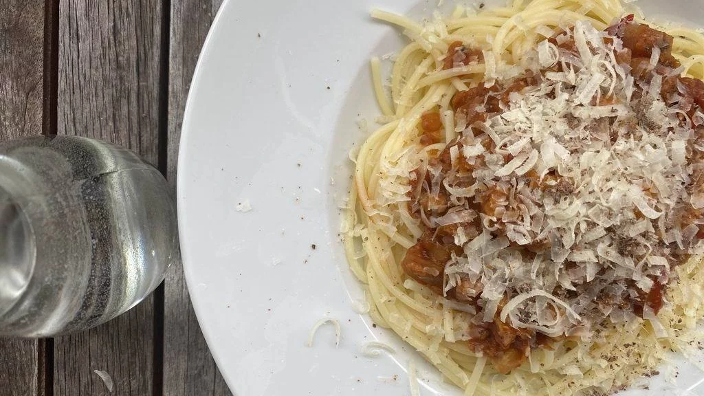 Spaghetti Bolognese vegetarische Art mit roten Linsen