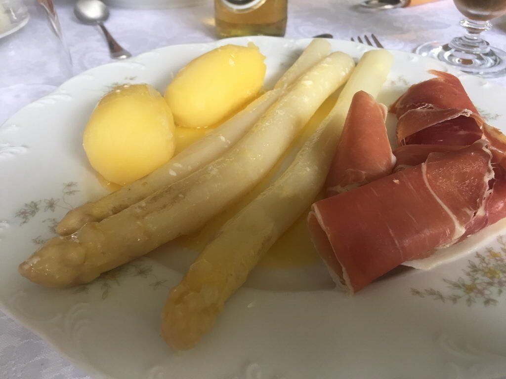 aufgetischt - Spargel essen bei Mutter in Gedenken an meinen Papa