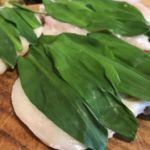 Poularde mit Bärlauch-Ricotta-Tomate und Tagliatelle