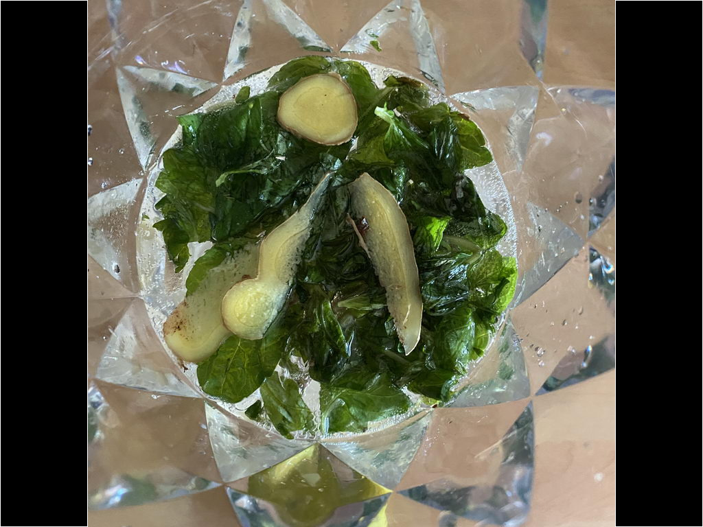 Minze und Ingwer - aromatisiertes Wasser