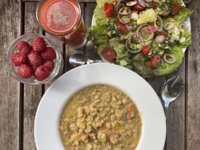 Rote-Linsen-Eintopf und Salat